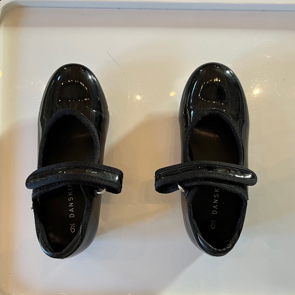 Danskin tap shoes in toddler size 9